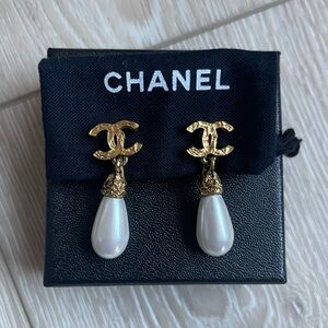 Authentic CHANEL Hammered Gold CC Faux Pearl Drop Earrings 2022